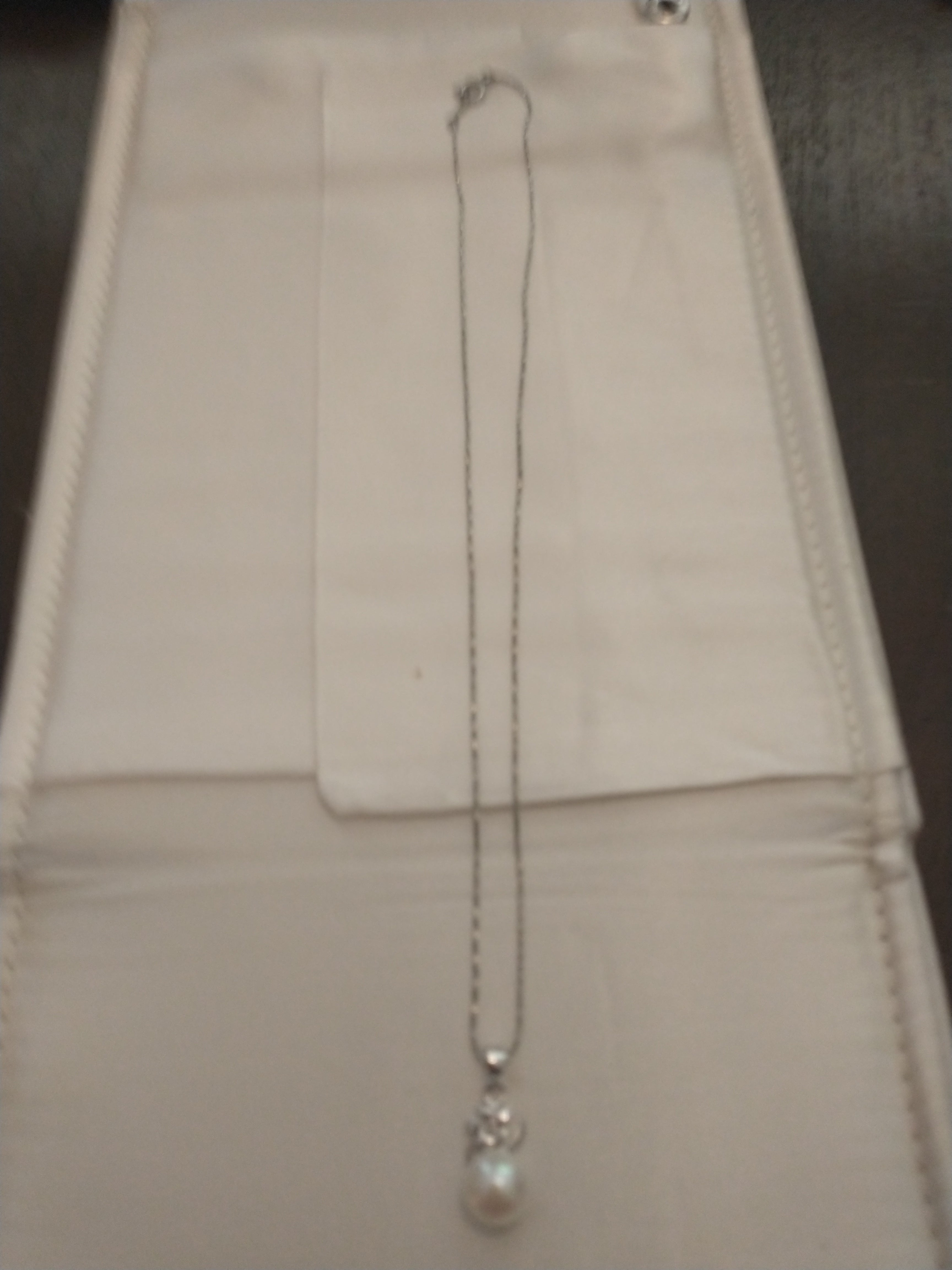 16" 8kt Rhodium White Gold plated 7mm Cultured Pearl Solitaire. Pre-owned.