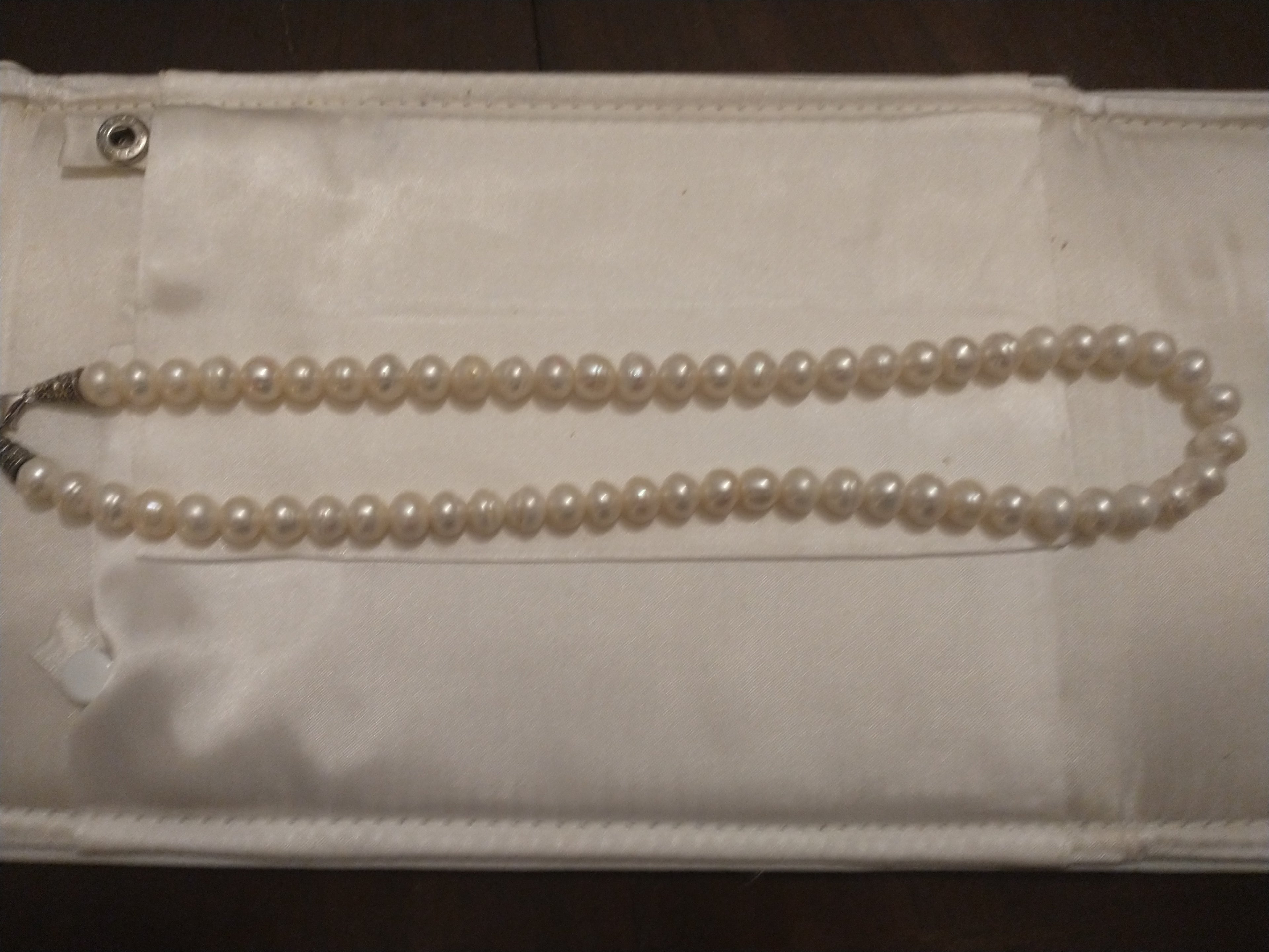 17" 6mm Baroque Freshwater Pearl Necklace with Silver plated lobster claw clasp. Pre-owned. SOLD AS IS ~ NO REFUNDS OR EXCHANGES.