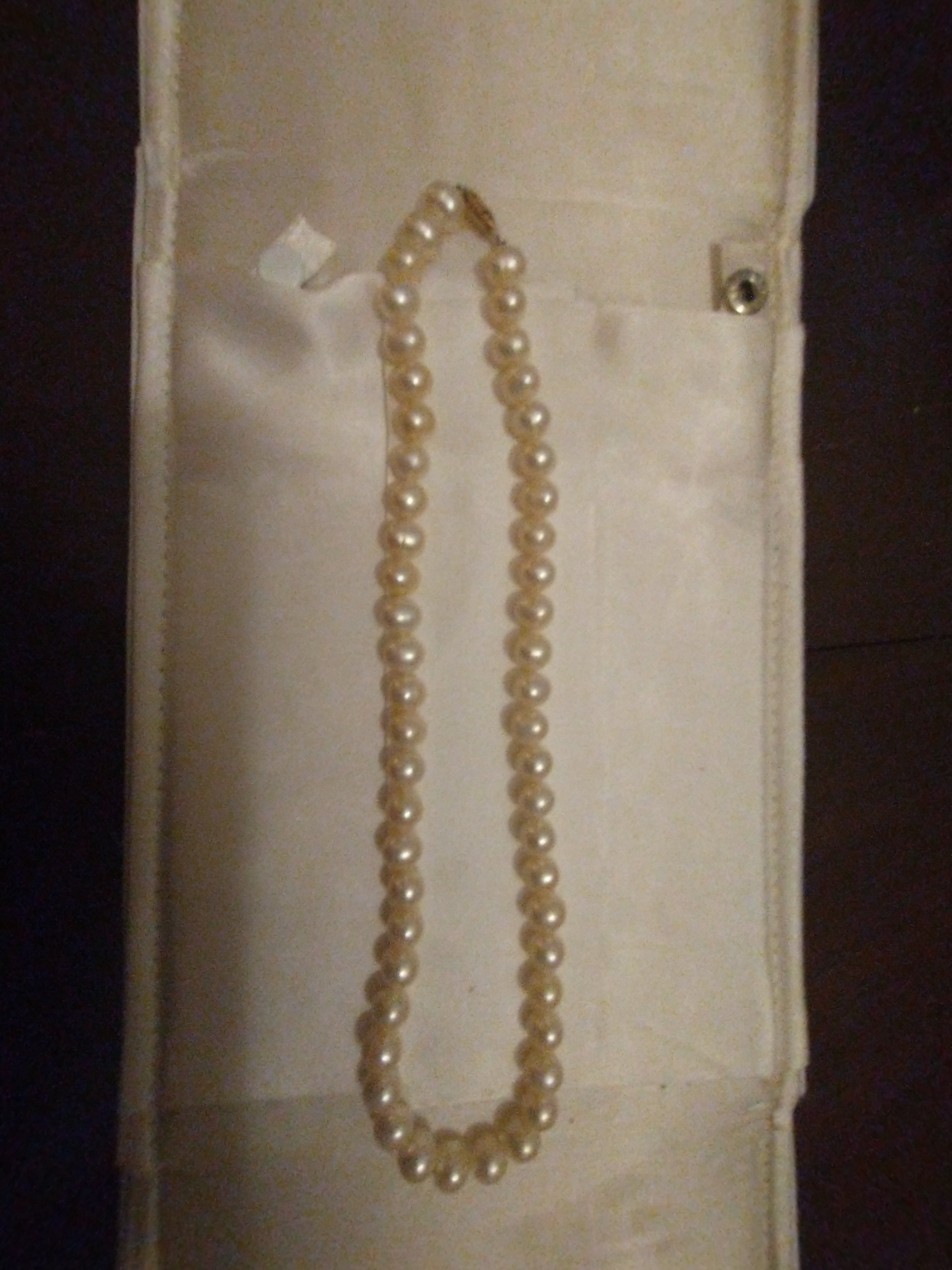 16" 8mm High Luster Akoya Pearl choker with 14kt gold clasp. Pre-owned. SOLD AS IS ~ NO REFUNDS OR EXCHANGES.